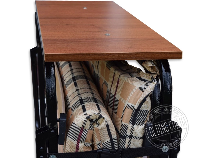 В изголовьи кровати имеется быльце из ламинированного ДСП (размер 72х27х2 см.)