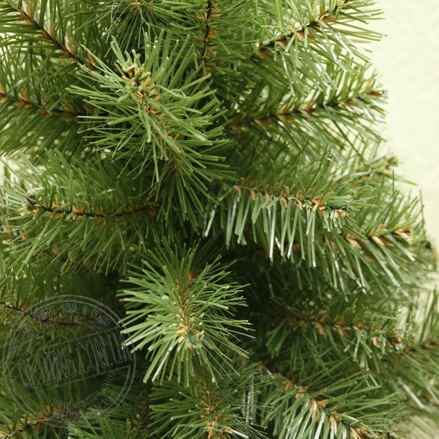 Материал иголок – плёнка ПВХ, материал веток – стальная проволока.