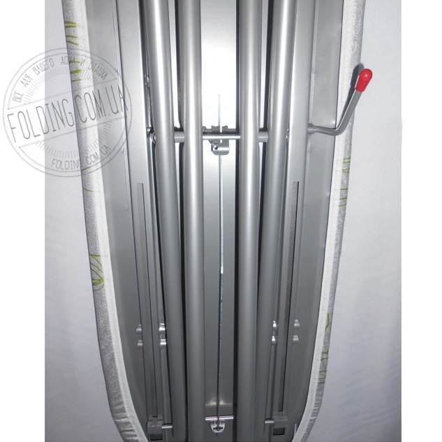 Гладильная доска «Eurogold Bügeltisch 7997» имеет компактную столешницу из цельного листа металла