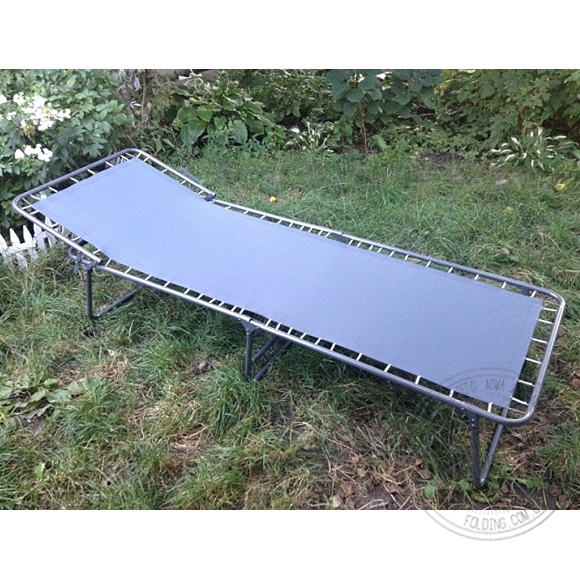 Раскладушка «Ретро», подголовник приподнят.