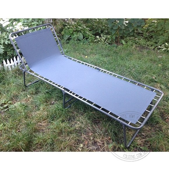 Раскладушка «Ретро», подголовник максимально поднят.